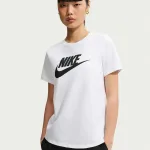 Nike Sportswear Essentials